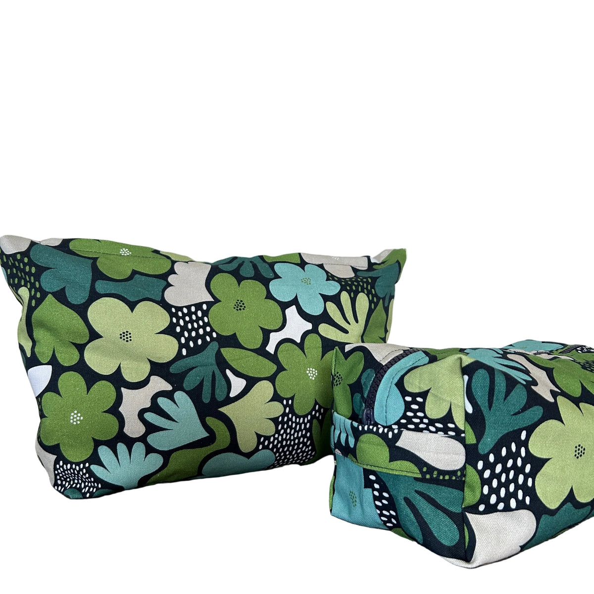 Daisy Makeup & Toiletry Bag – Blue/Green Jocelyn Proust Print